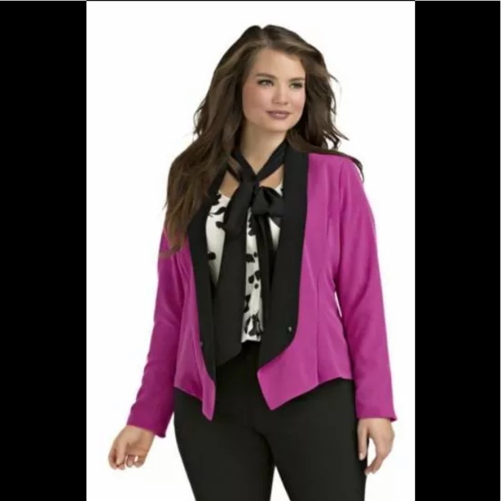 Kardashian Kurves Women's Cropped Tuxedo Blazer